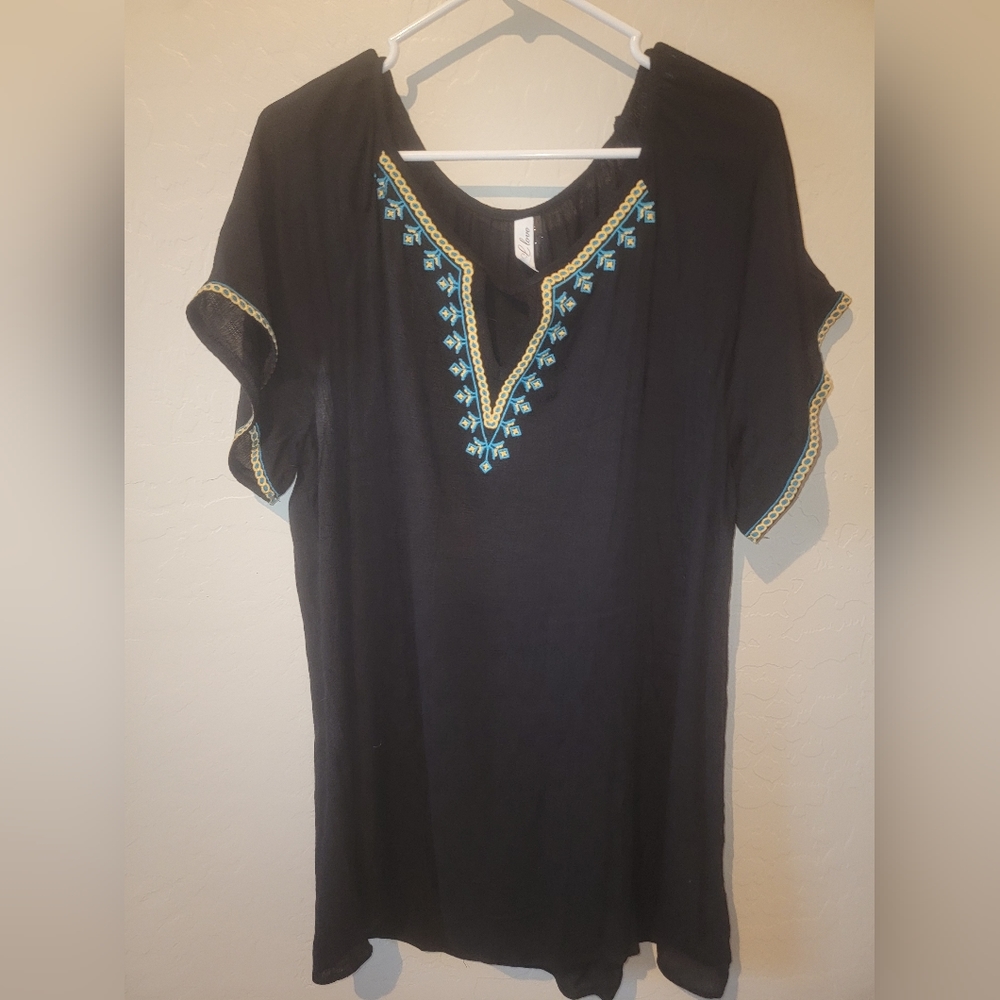 L love NWOT embroidered rayon tunic